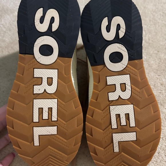 Sorel boots - Picture 2 of 8